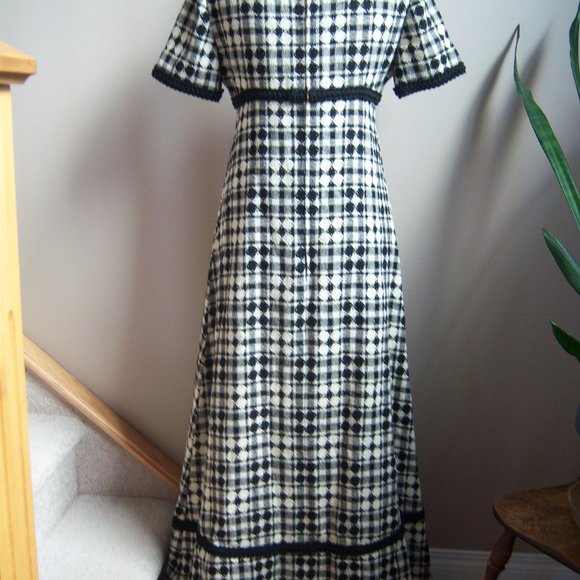Jean Allen Vintage 1970s Boho Maxi Dress. - Picture 6 of 8